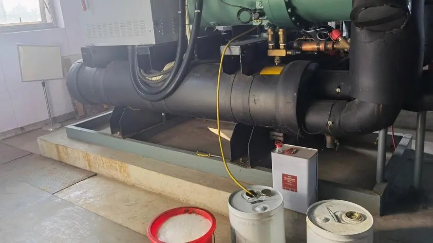 中央空调离心式制冷机组压缩机润滑油怎么更换？